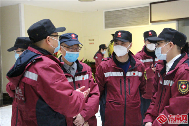 中国政府第三批赴意大利抗疫医疗专家组从福建福州启程