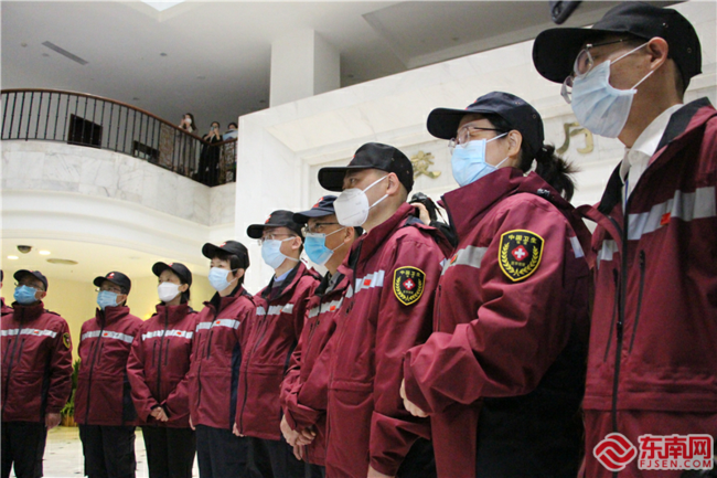 中国政府第三批赴意大利抗疫医疗专家组从福建福州启程